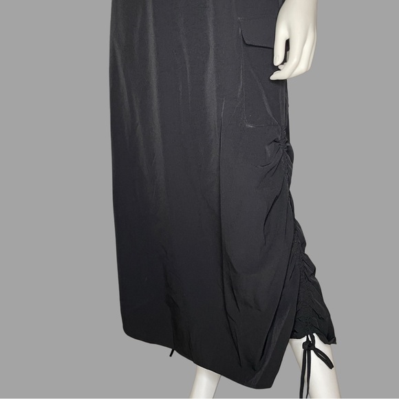 Black Ruched Sleeveless Maxi Dress‎ With Cargo Pockets - Picture 4 of 6